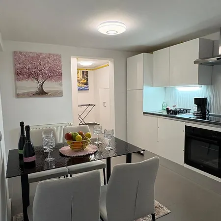 Corner Terrace Apartma